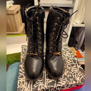 Guess boots